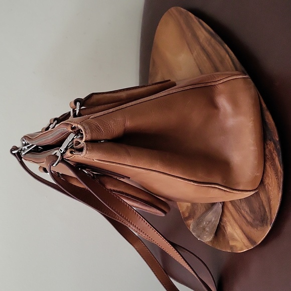 Danier Vintage Structured Leather Tote in Tan - Picture 6 of 16